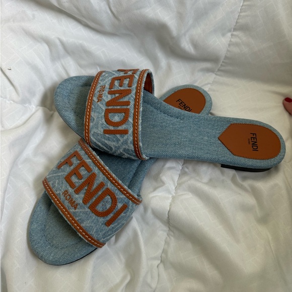 Fendi slides size 9.5 - Picture 5 of 6